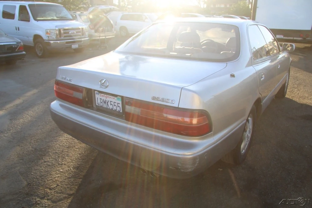 1995 Lexus ES 2nd Gen - Image 4 of 21