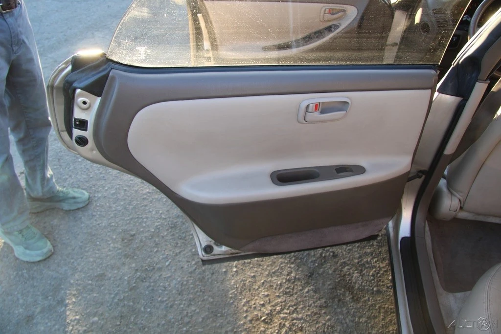 1995 Lexus ES 2nd Gen - Image 18 of 21