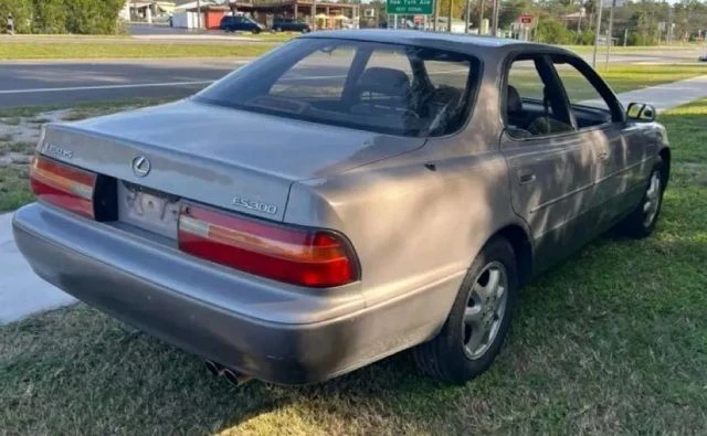 1995 Lexus ES 2nd Gen - Image 5 of 16