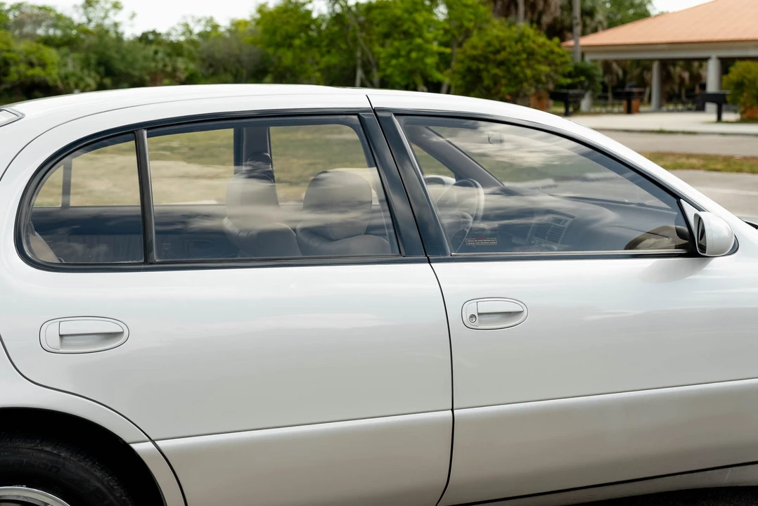 1995 Lexus GS 1st Gen - Image 18 of 31