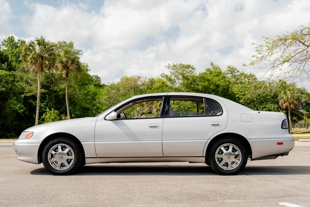 1995 Lexus GS 1st Gen - Image 13 of 31