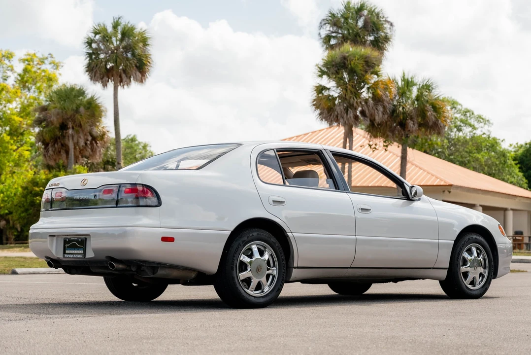 1995 Lexus GS 1st Gen - Image 9 of 31