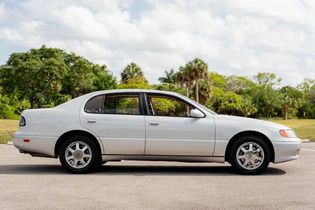 1995 Lexus GS 1st Gen - Image 8 of 31
