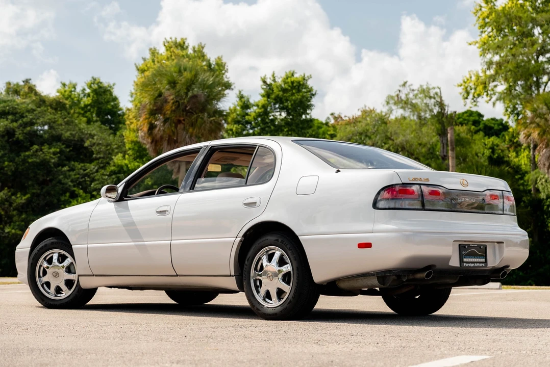 1995 Lexus GS 1st Gen - Image 11 of 31
