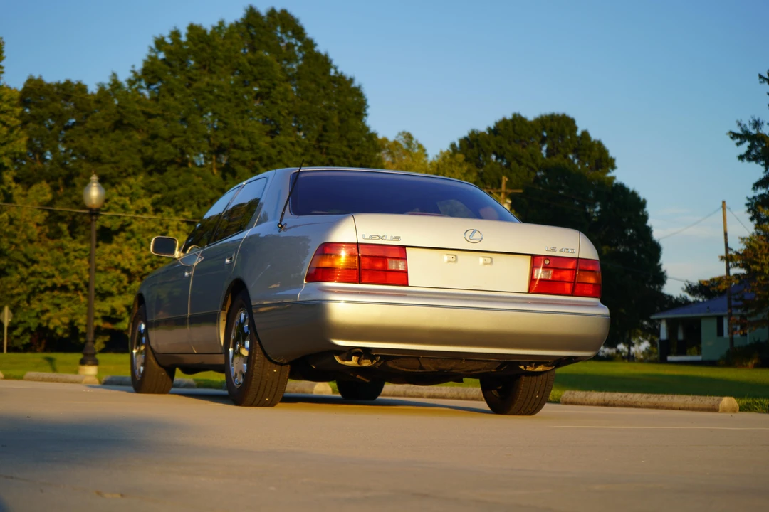 1995 Lexus LS 2nd Gen - Image 9 of 31