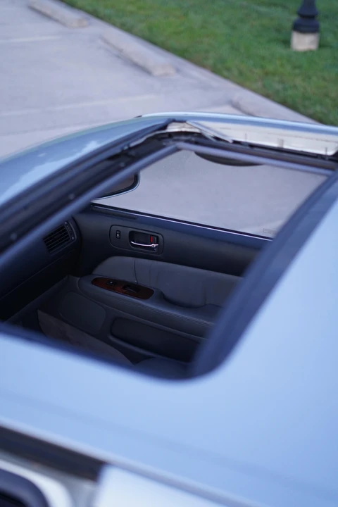 1995 Lexus LS 2nd Gen - Image 18 of 31