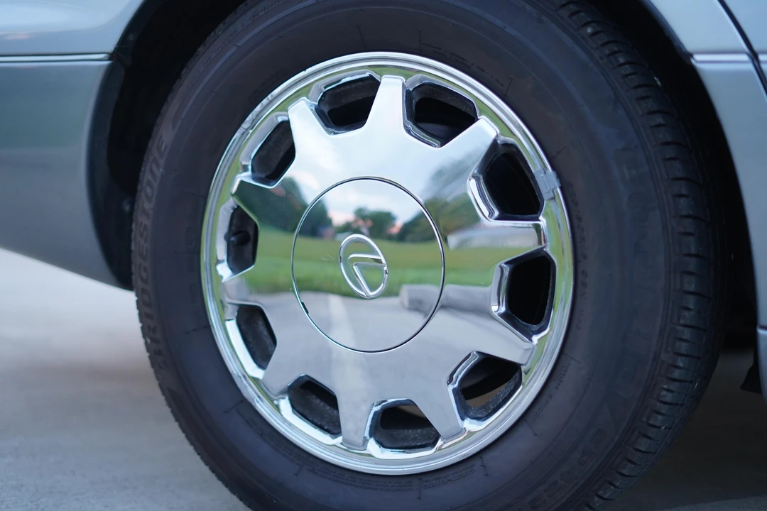 1995 Lexus LS 2nd Gen - Image 28 of 31