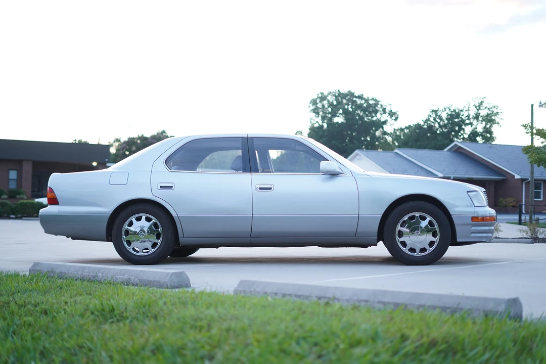 1995 Lexus LS 2nd Gen - Image 12 of 31