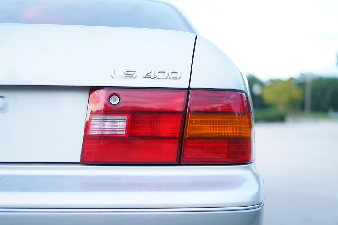 1995 Lexus LS 2nd Gen - Image 21 of 31