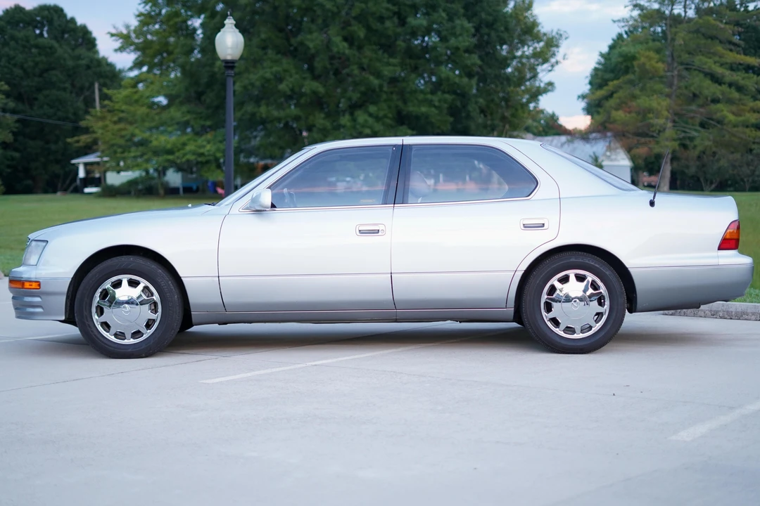 1995 Lexus LS 2nd Gen - Image 3 of 31