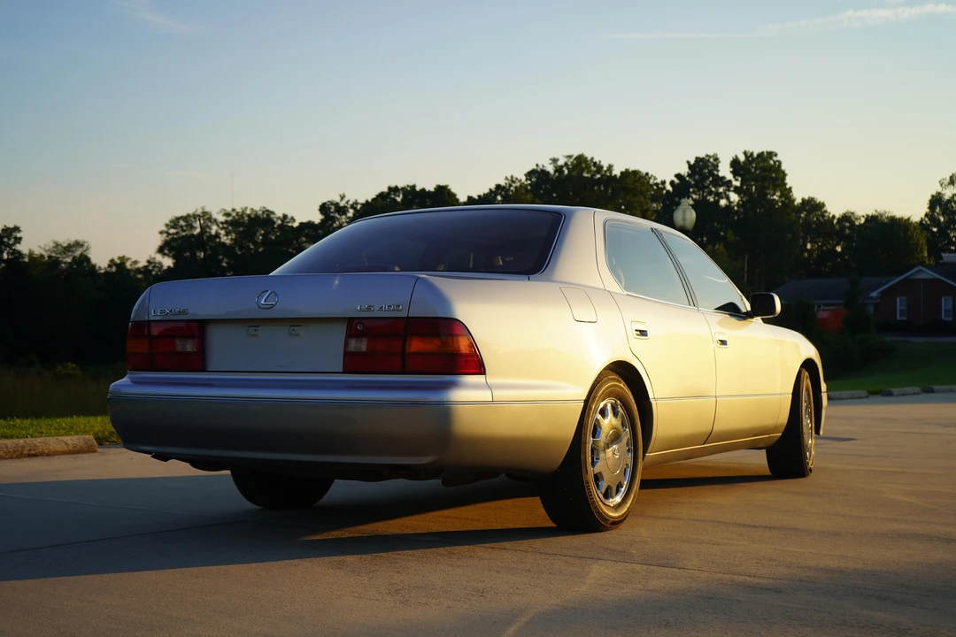1995 Lexus LS 2nd Gen - Image 11 of 31