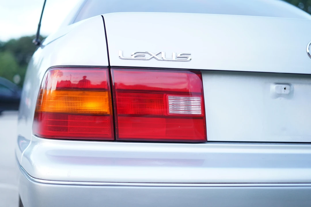 1995 Lexus LS 2nd Gen - Image 19 of 31