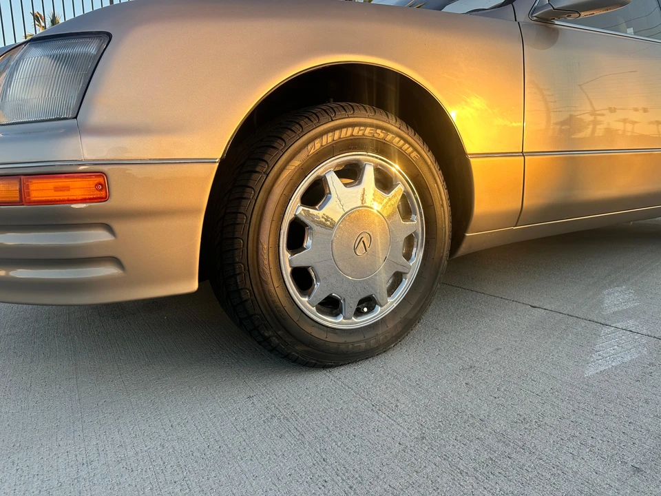 1995 Lexus LS 2nd Gen - Image 29 of 31