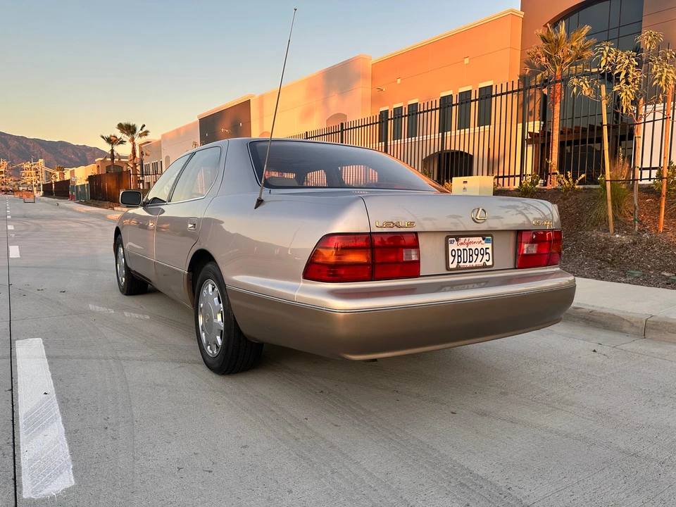 1995 Lexus LS 2nd Gen - Image 14 of 31