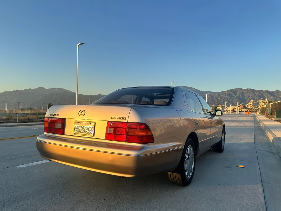 1995 Lexus LS 2nd Gen - Image 18 of 31