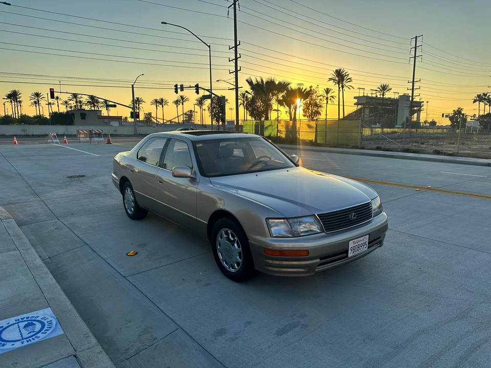1995 Lexus LS 2nd Gen - Image 23 of 31