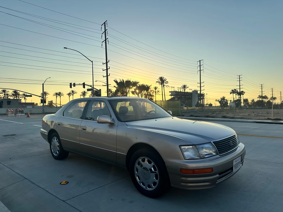 1995 Lexus LS 2nd Gen - Image 22 of 31