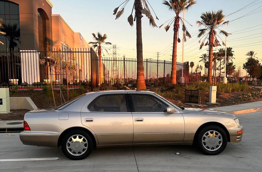 1995 Lexus LS 2nd Gen - Image 21 of 31