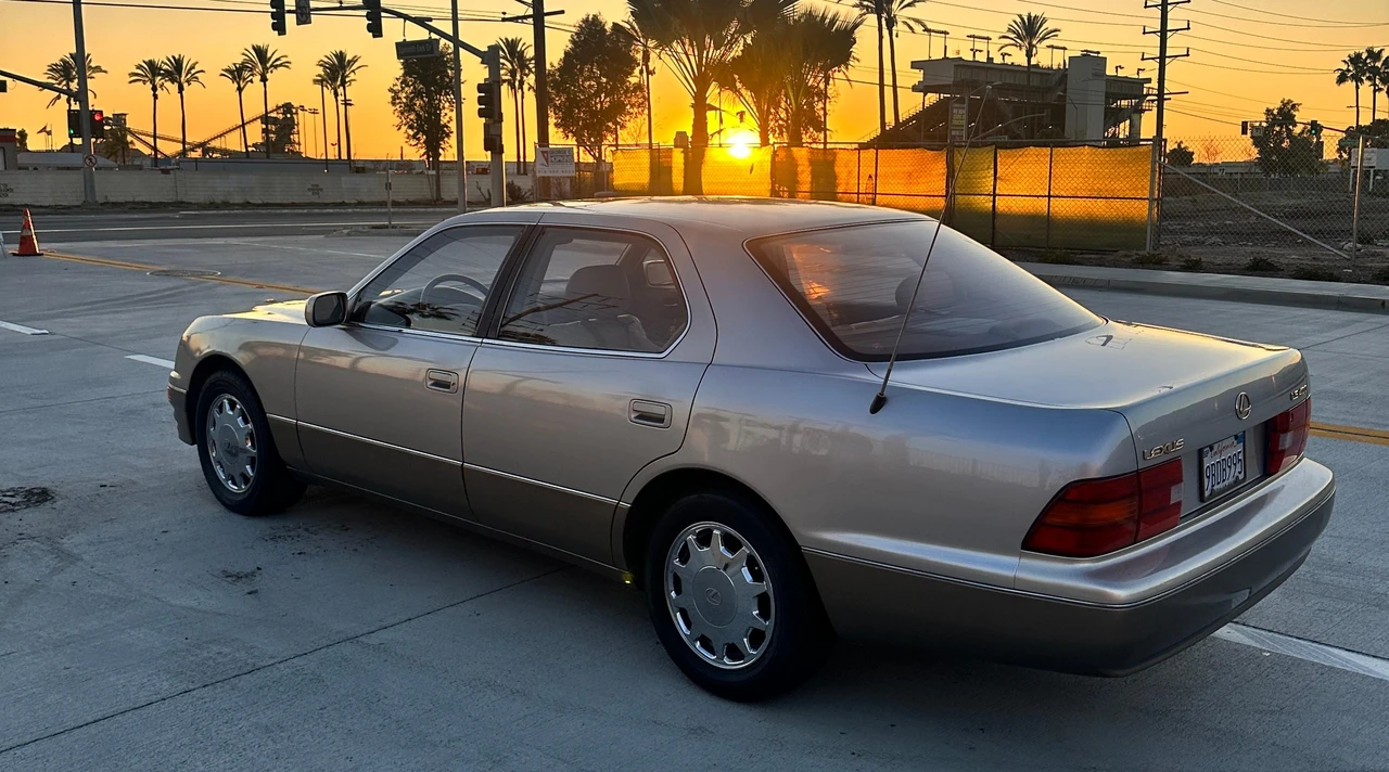 1995 Lexus LS 2nd Gen - Image 13 of 31