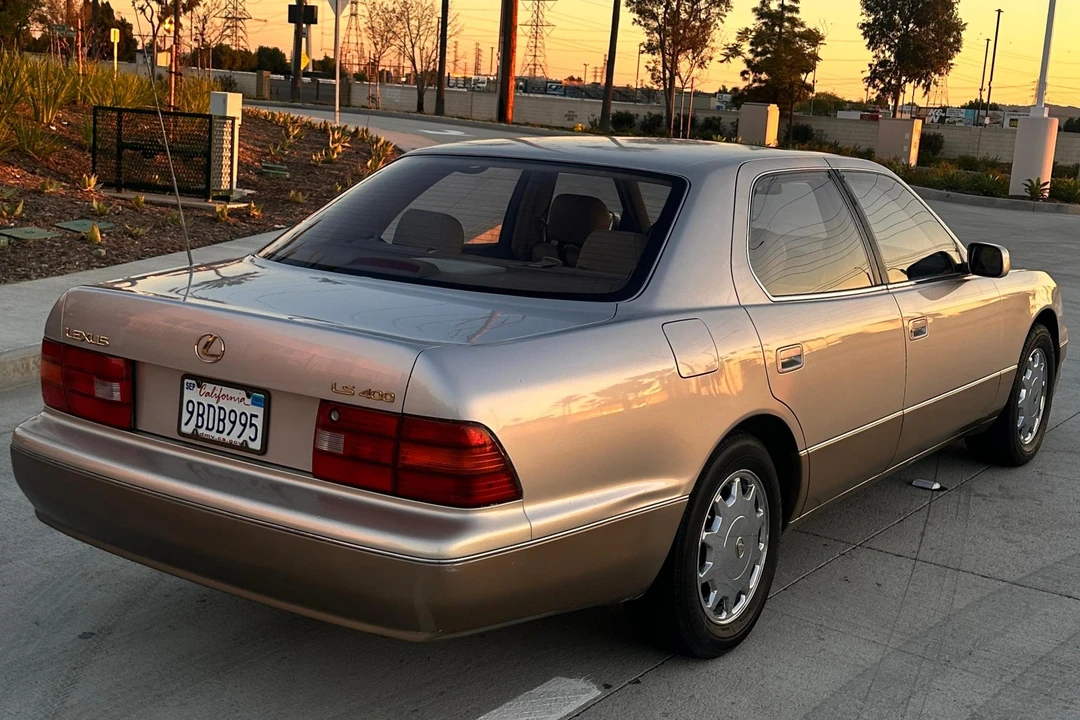 1995 Lexus LS 2nd Gen - Image 4 of 31