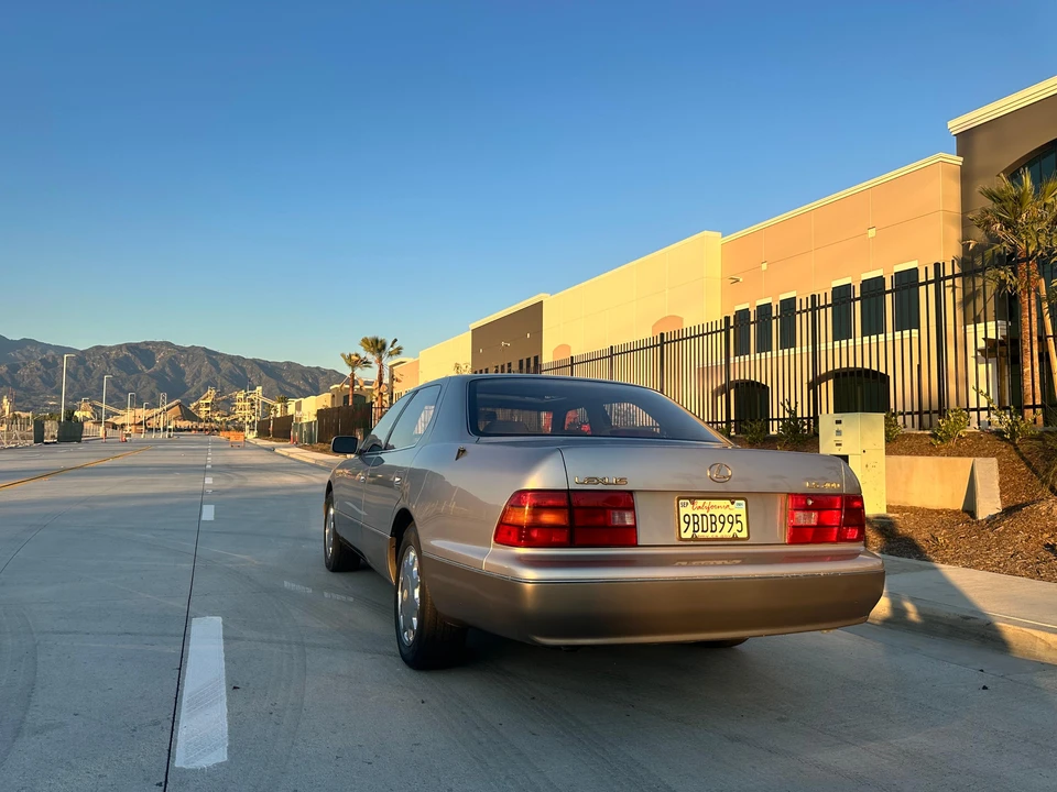1995 Lexus LS 2nd Gen - Image 15 of 31