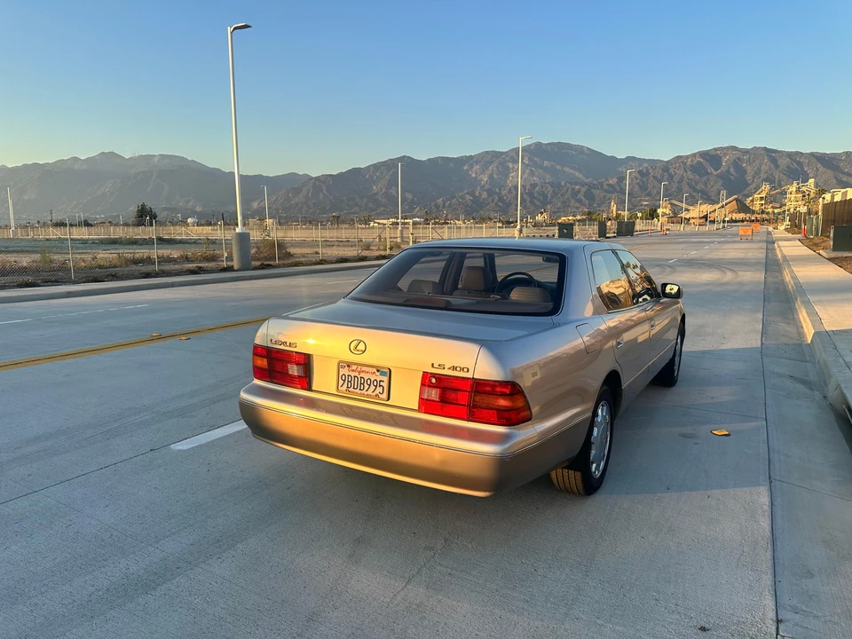 1995 Lexus LS 2nd Gen - Image 17 of 31