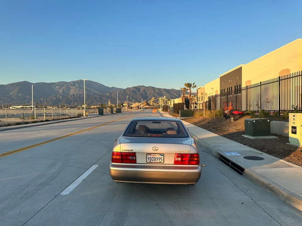 1995 Lexus LS 2nd Gen - Image 16 of 31