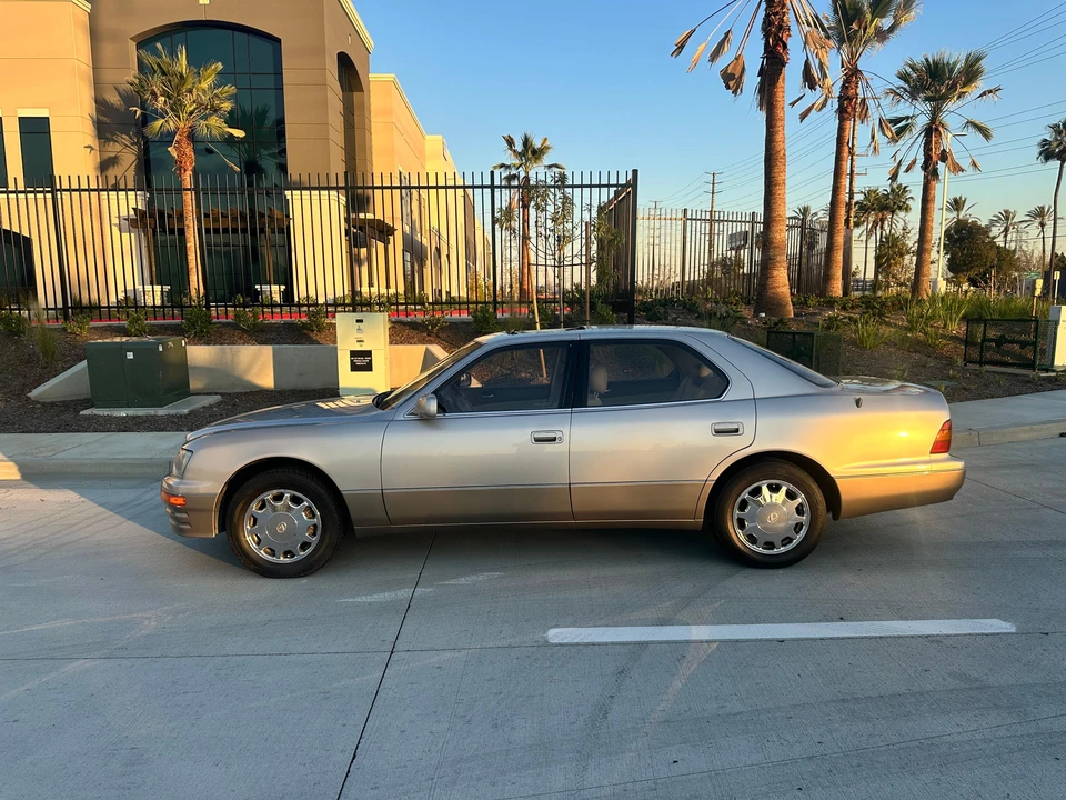 1995 Lexus LS 2nd Gen - Image 11 of 31