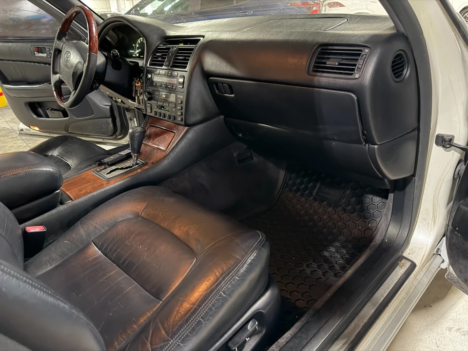 1995 Lexus LS 2nd Gen - Image 24 of 31