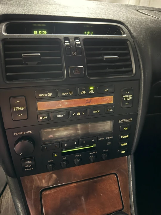 1995 Lexus LS 2nd Gen - Image 14 of 31