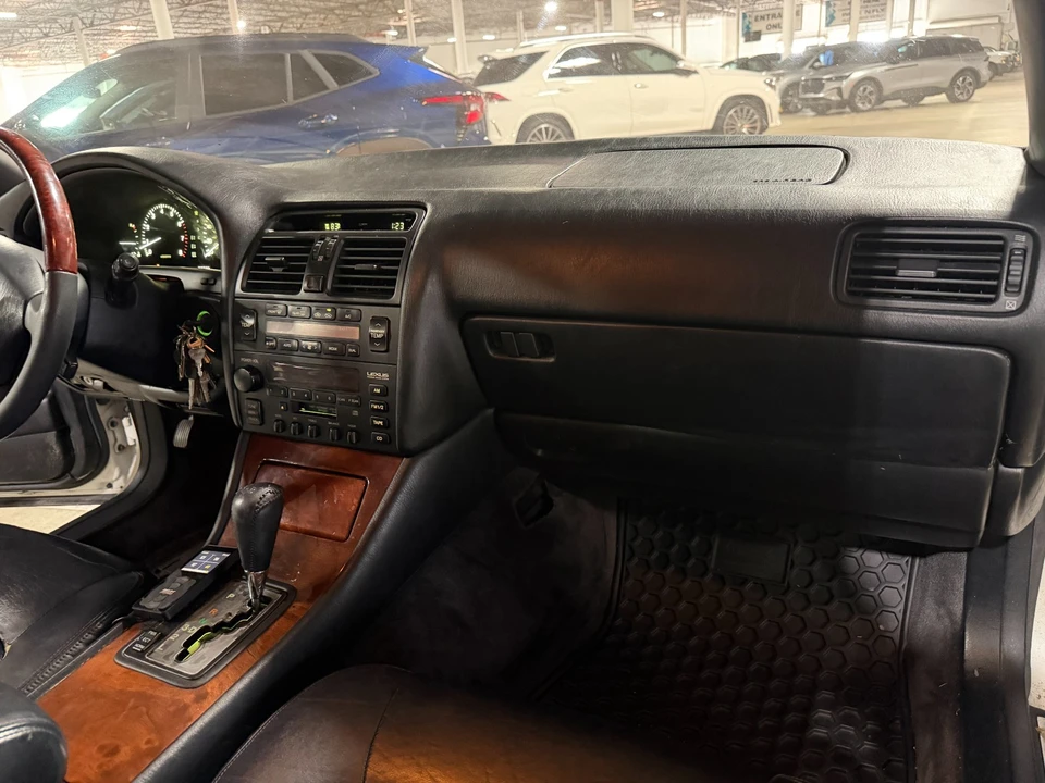 1995 Lexus LS 2nd Gen - Image 25 of 31