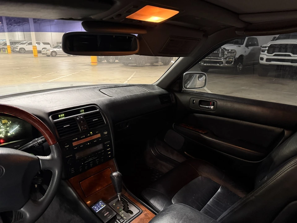 1995 Lexus LS 2nd Gen - Image 21 of 31