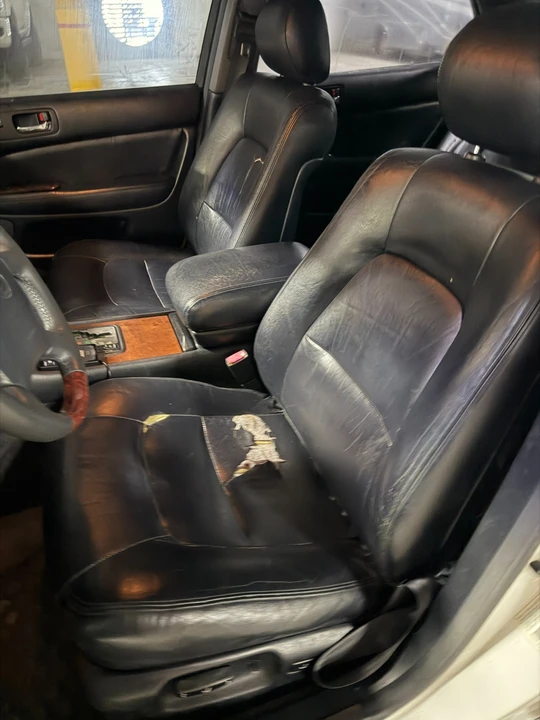 1995 Lexus LS 2nd Gen - Image 17 of 31