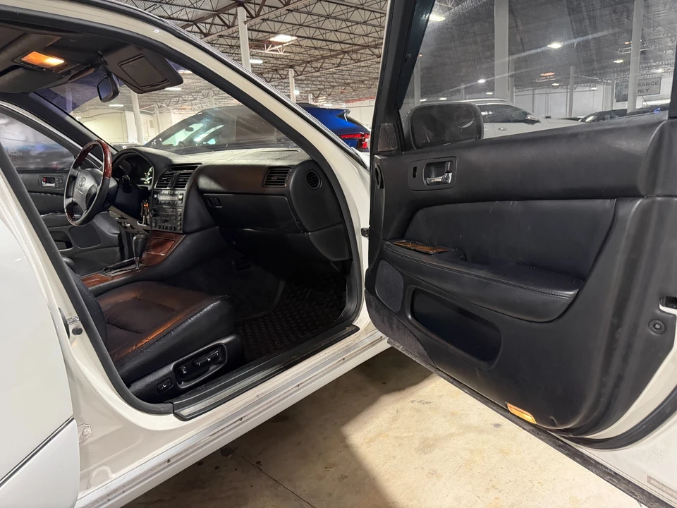 1995 Lexus LS 2nd Gen - Image 23 of 31