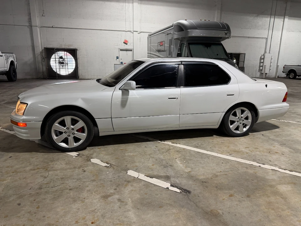1995 Lexus LS 2nd Gen - Image 2 of 31