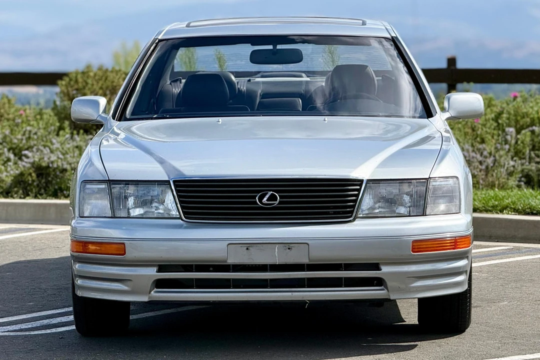 1995 Lexus LS 2nd Gen - Image 2 of 31