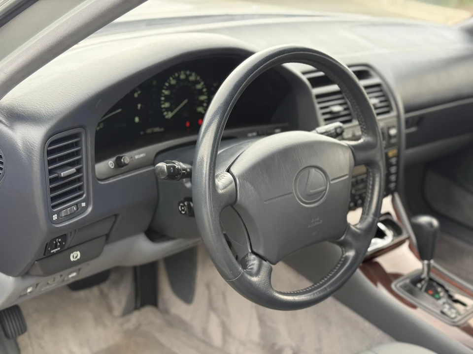 1995 Lexus LS 2nd Gen - Image 29 of 31
