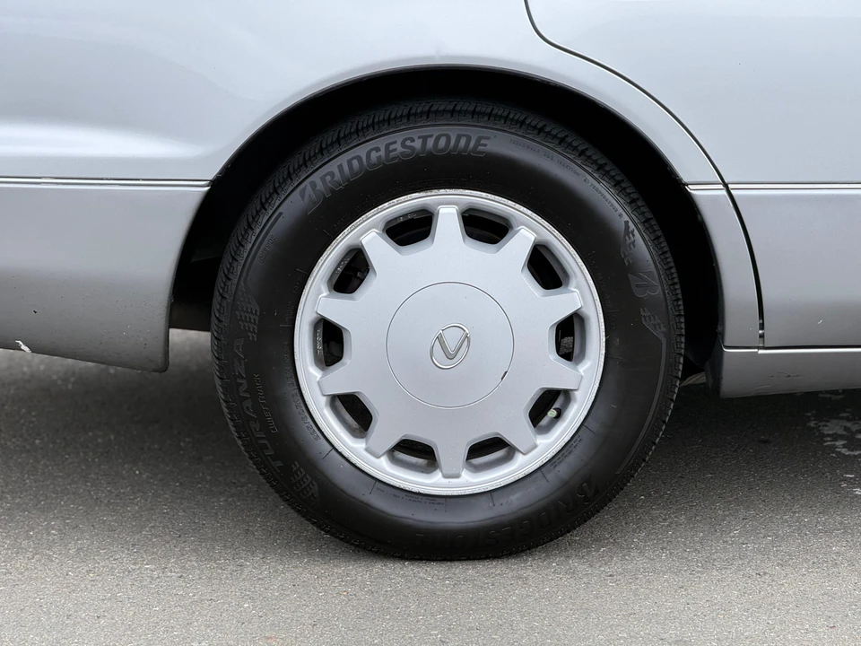 1995 Lexus LS 2nd Gen - Image 17 of 31