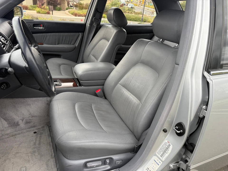 1995 Lexus LS 2nd Gen - Image 23 of 31