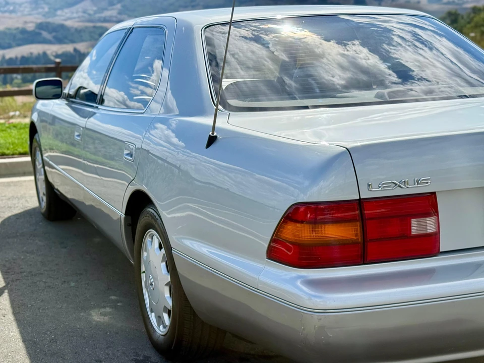 1995 Lexus LS 2nd Gen - Image 12 of 31