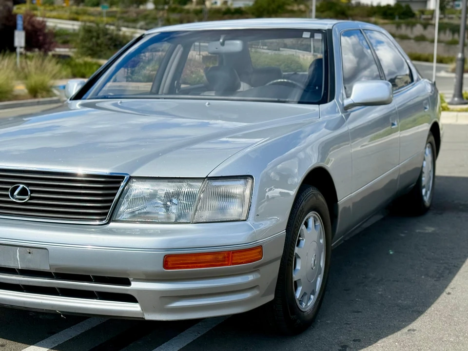 1995 Lexus LS 2nd Gen - Image 11 of 31