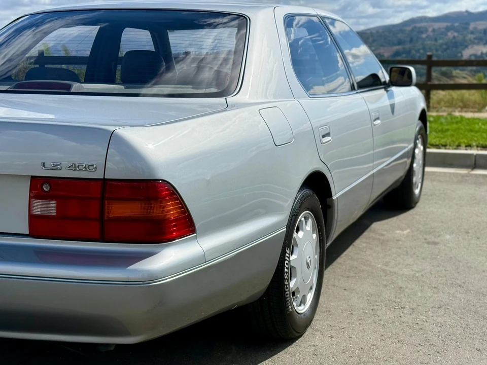 1995 Lexus LS 2nd Gen - Image 13 of 31