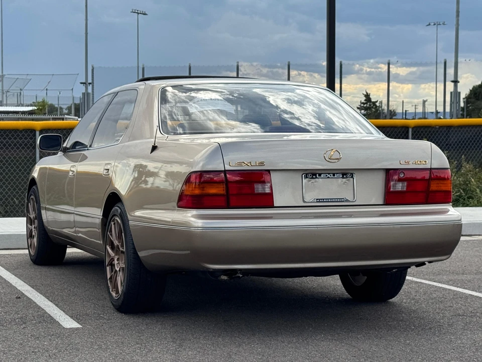 1995 Lexus LS 2nd Gen - Image 12 of 31