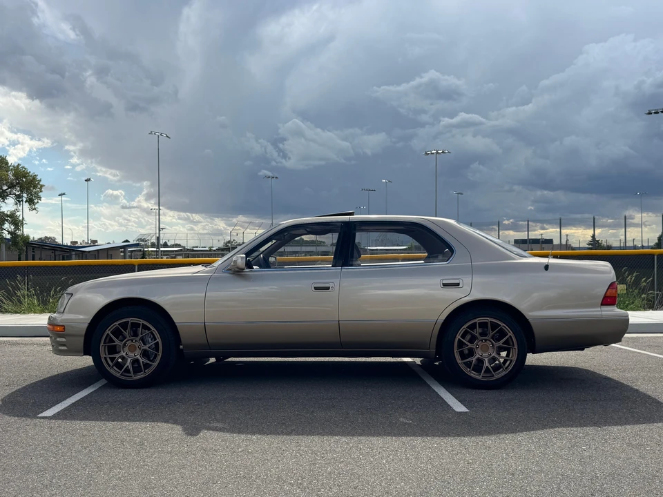 1995 Lexus LS 2nd Gen - Image 11 of 31
