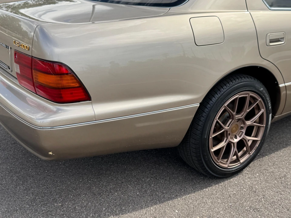 1995 Lexus LS 2nd Gen - Image 25 of 31