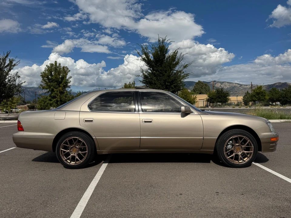 1995 Lexus LS 2nd Gen - Image 18 of 31