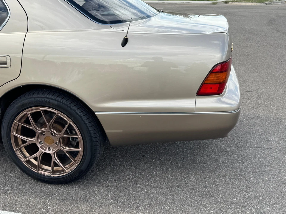 1995 Lexus LS 2nd Gen - Image 24 of 31