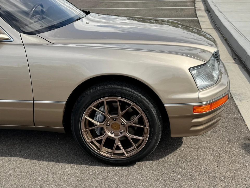 1995 Lexus LS 2nd Gen - Image 28 of 31