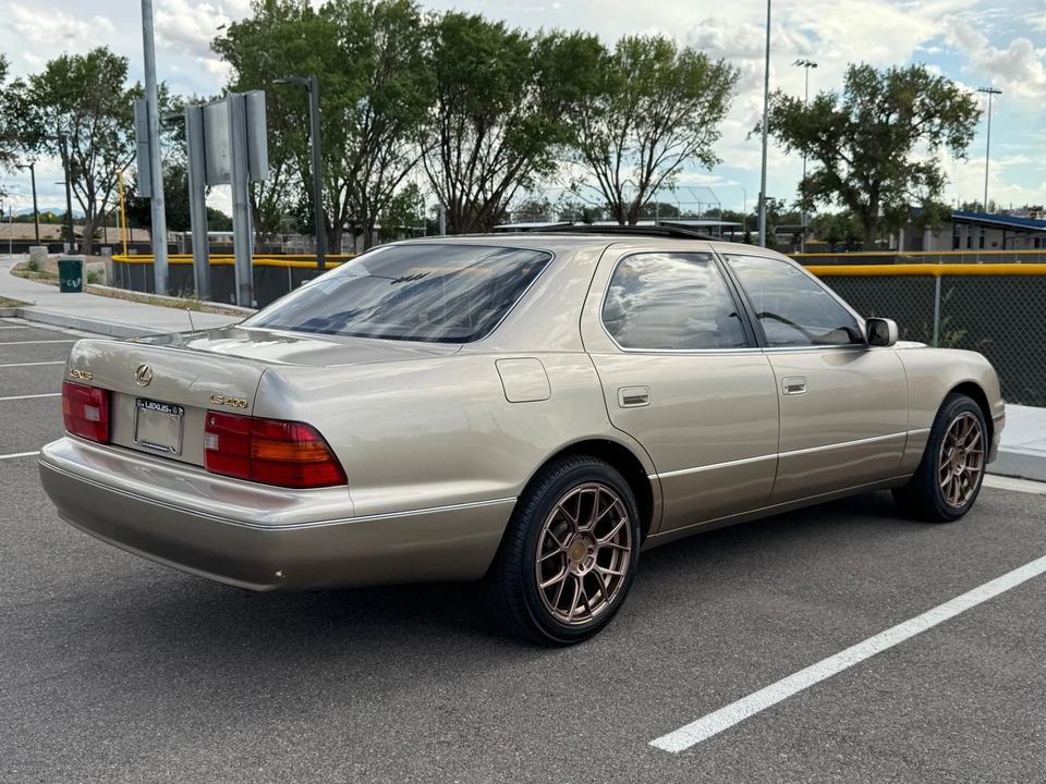 1995 Lexus LS 2nd Gen - Image 16 of 31