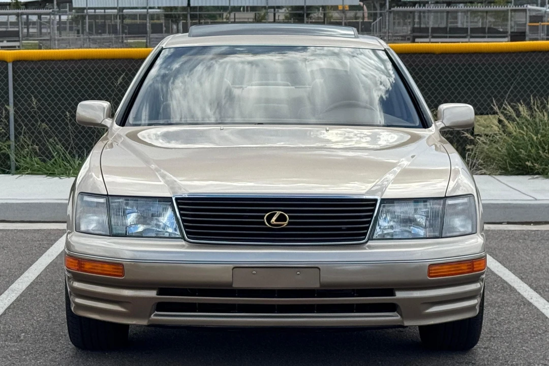 1995 Lexus LS 2nd Gen - Image 2 of 31